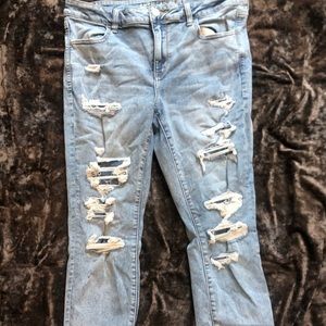 2 for 35$! AE Distressed Light Wash Skinny Jeans